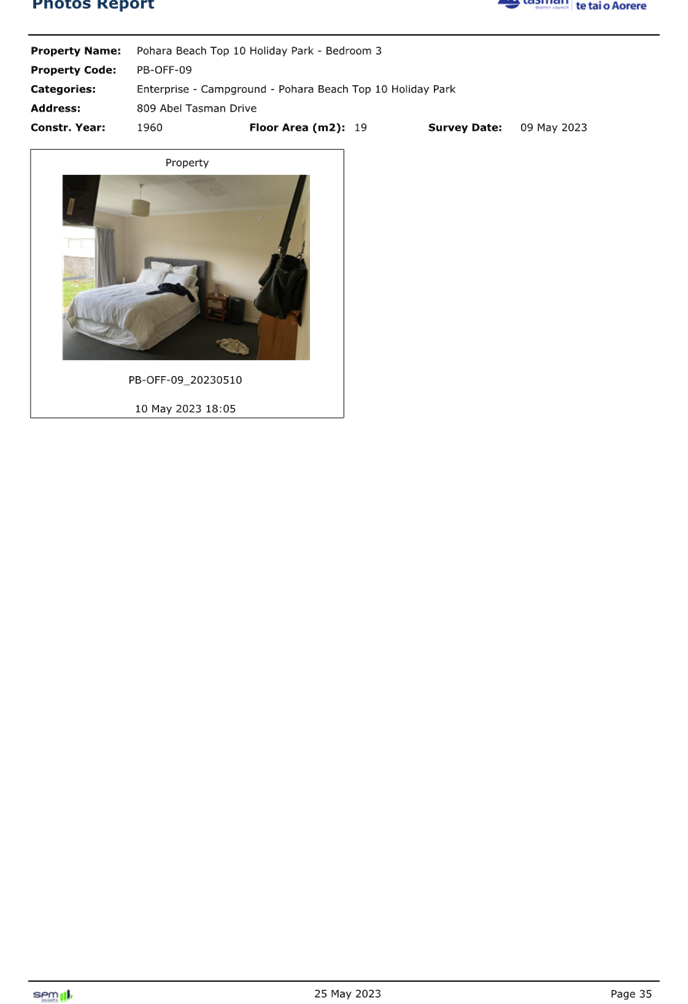 A screenshot of a bedroom

Description automatically generated