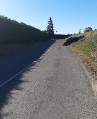 A car on the side of a road

Description automatically generated