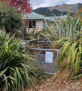 A gate with a sign on it

Description automatically generated
