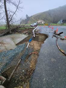 A large hole in the road

AI-generated content may be incorrect.