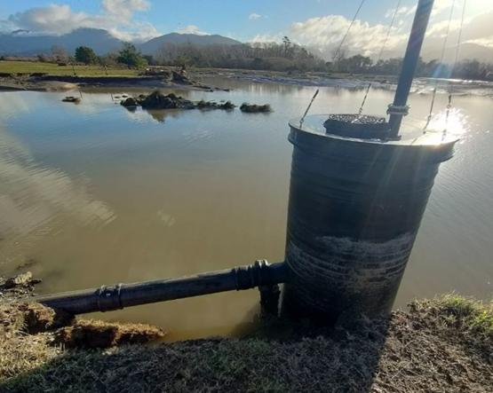 A pipe in the water

AI-generated content may be incorrect.